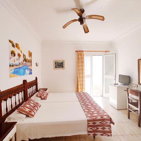 Villa Columbus Family Boutique Hotel Peguera Exterior photo