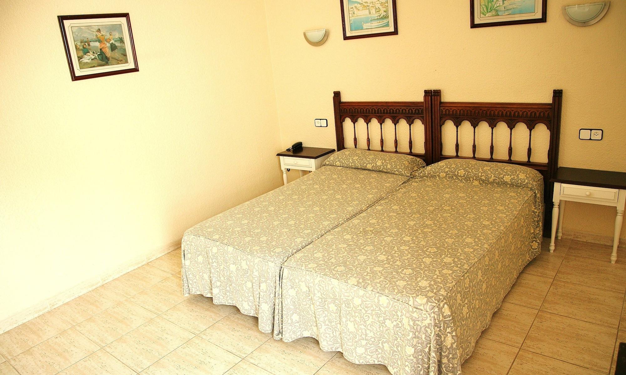 Villa Columbus Family Boutique Hotel Peguera Exterior photo
